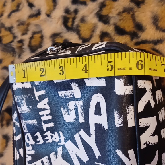 COPY - Nwot D.K.N.Y. Black/white graphitti NEW YORK NEVER SLEEPS DOUBLE ZIP ON … - Picture 3 of 12